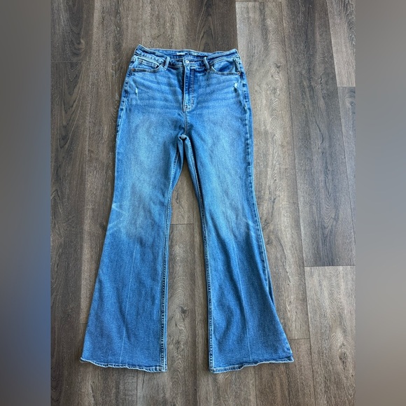 Old Navy Flare Jeans.  Women’s size 10. Great stretch, very cute jeans! - Picture 1 of 6